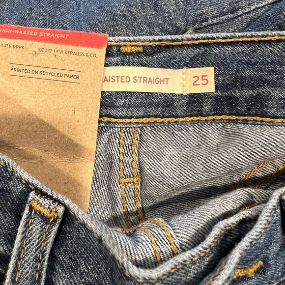 Levi's High Waisted Straight Jeans (25) - Picture 8 of 12